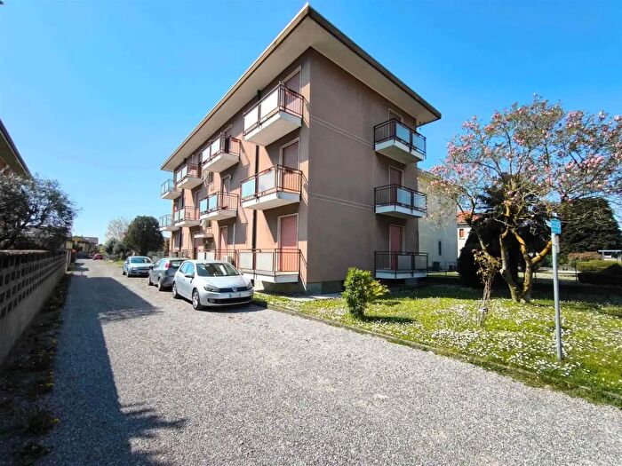 Appartamento trilocale in vendita in Via Stra Meda, Ceriano Laghetto