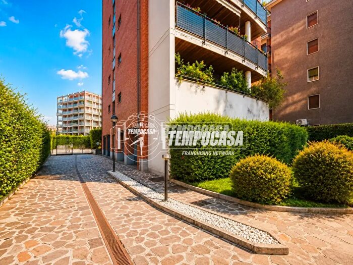Appartamento trilocale in vendita in Milano
