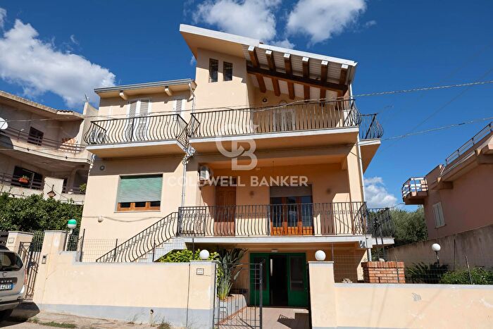 Casa con 10 locali in vendita in Via Eolie, Scicli