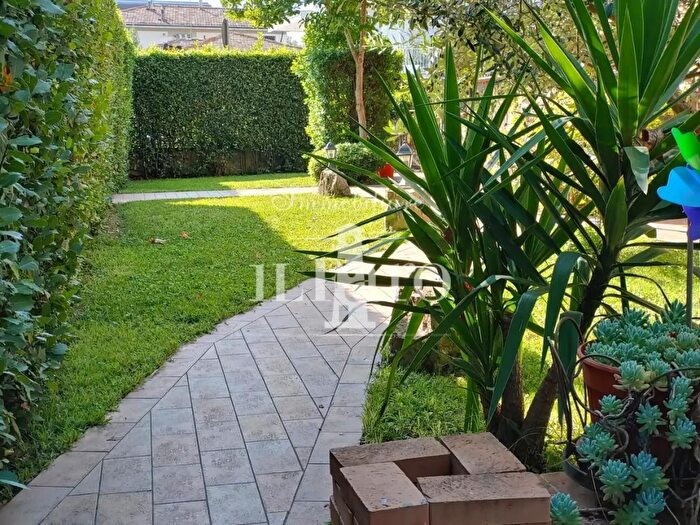 Casa con 7 locali in vendita in Etino, Campi Bisenzio