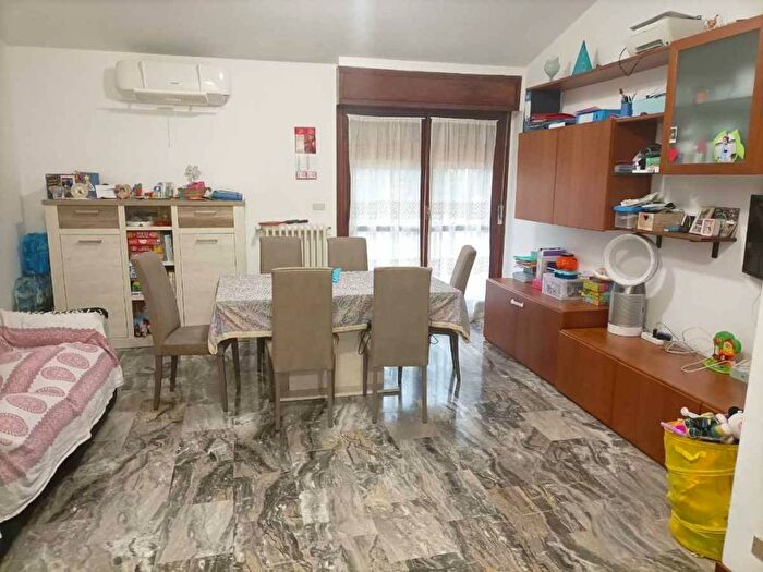 Appartamento trilocale in affitto in Via Achille Grandi, Centro, Cesano Boscone
