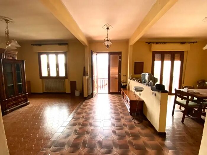 Casa con 8 locali in vendita in Monsummano Terme
