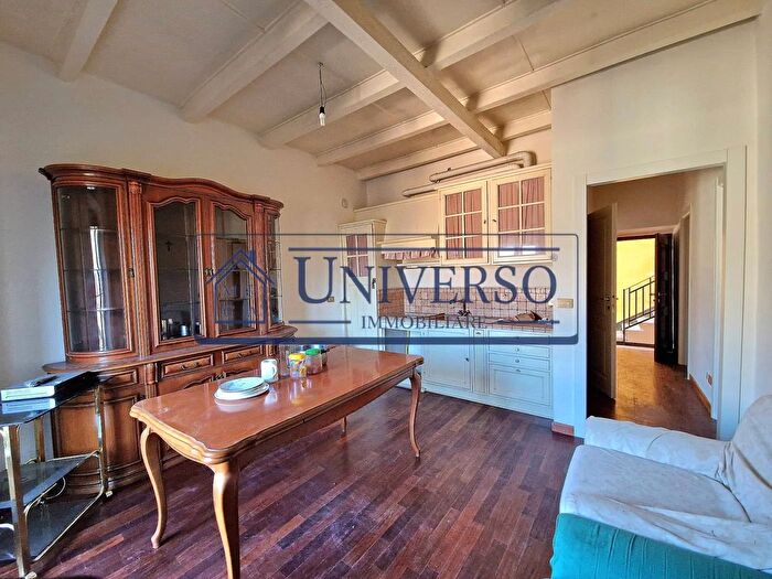 Appartamento trilocale in vendita in Via Maestra aBorgo Priolo, Borgo Priolo