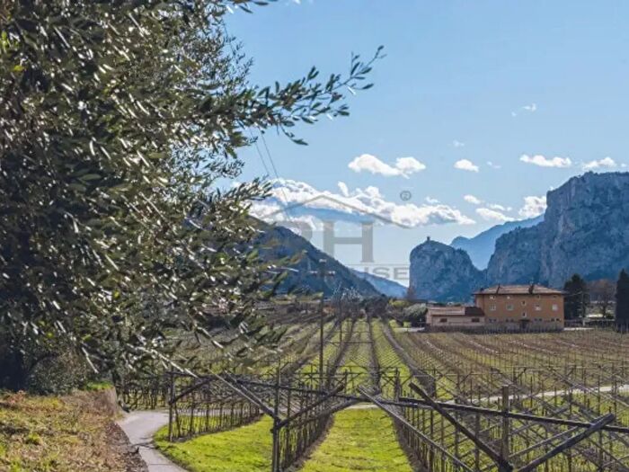 Casa con 6 locali in vendita in Dro