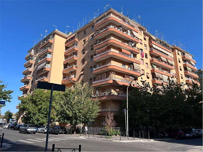 Appartamento trilocale in affitto in viale Telese, Tor de' Schiavi, Roma