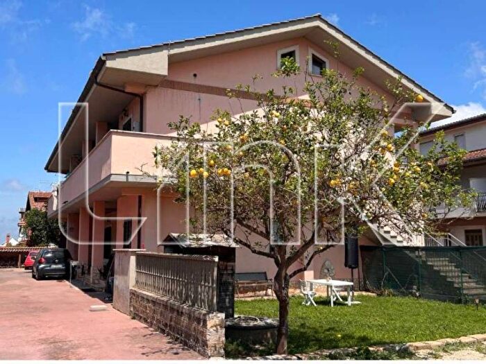 Appartamento trilocale in affitto in via dei Lerici, Martin Pescatore Campo Selva, Pomezia