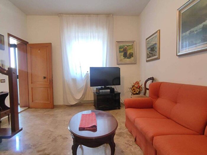 Appartamento quadrilocale in affitto in Via Scrima, Piano, Ancona