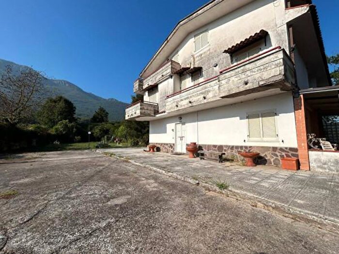 Casa con 6 locali in vendita in Via Fontana Cieca, Mignano Monte Lungo