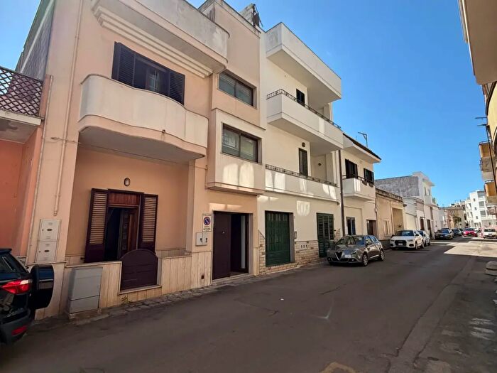 Casa con 6 locali in vendita in Via Alessandro Volta, Casarano