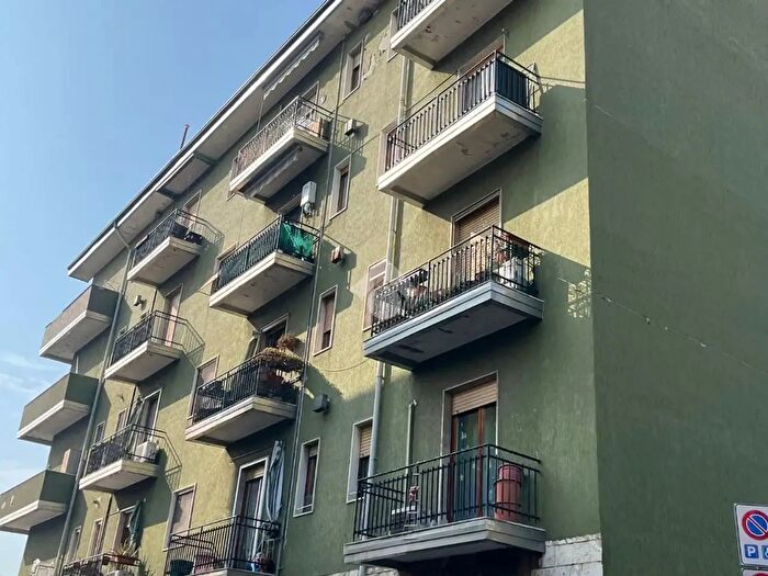Appartamento trilocale in vendita in Via Chiverni, Sesto San Giovanni