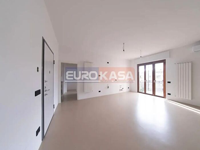 Appartamento trilocale in vendita in Via Martiri di Cefalonia, Bergamo
