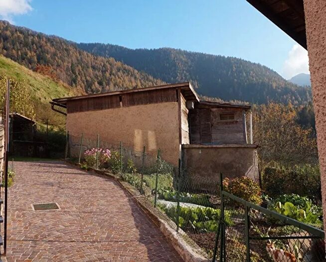 Casa bilocale in vendita in Via Castello, Sella Giudicarie