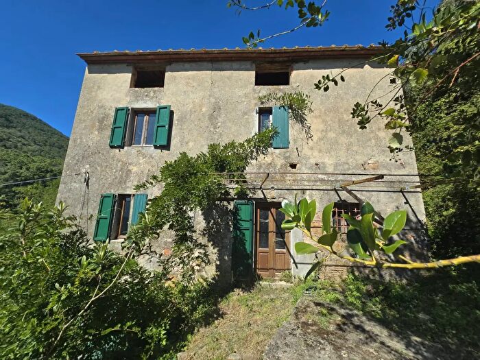 Casa con 10 locali in vendita in Via Santa Lucia, Calci