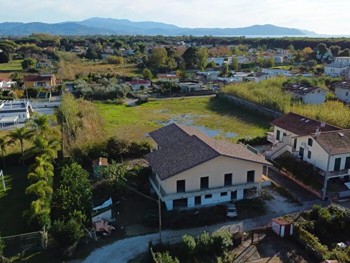 Casa con 6 locali in vendita in Via delle Zinnie, Capaccio
