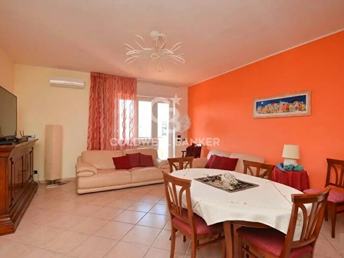 Appartamento con 5 locali in vendita in Via Benevento, Lecce