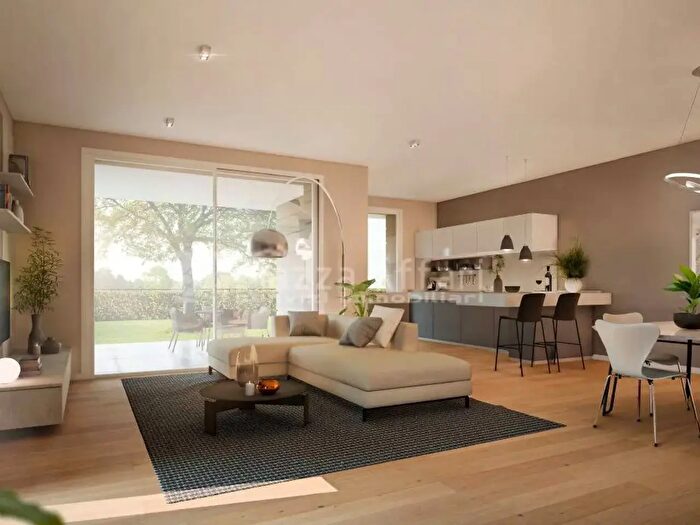 Casa con 5 locali in vendita in Via Benedetto Croce, Reggio Emilia