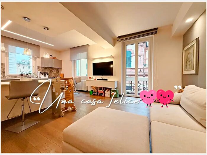 Appartamento con 6 locali in vendita in Via Venezia, Genova