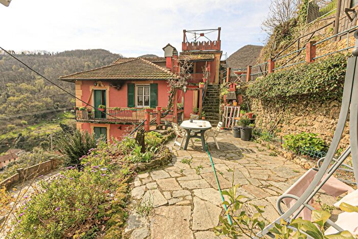 Casa con 10 locali in vendita in Via Monte Comego, Ceranesi