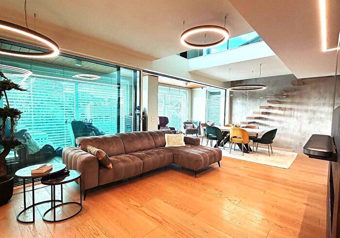 Casa con 6 locali in vendita in Viale Luigi Settembrini, Paese, Riccione