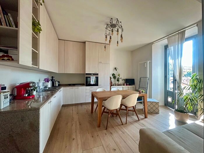 Appartamento trilocale in vendita in Via Mortara, Milano