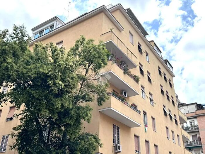 Appartamento bilocale in vendita in Via Raffaello Giovagnoli, Roma