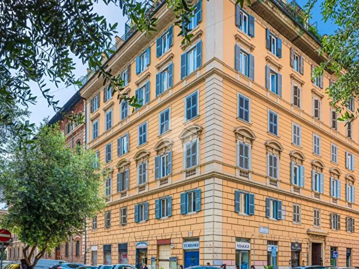 Appartamento quadrilocale in vendita in Via Plinio, Roma