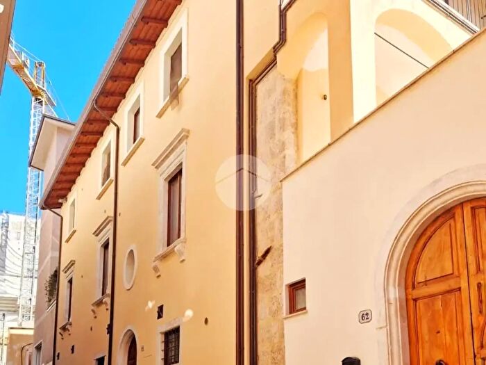 Appartamento quadrilocale in vendita in Via Rosso Guelfaglione, L'Aquila