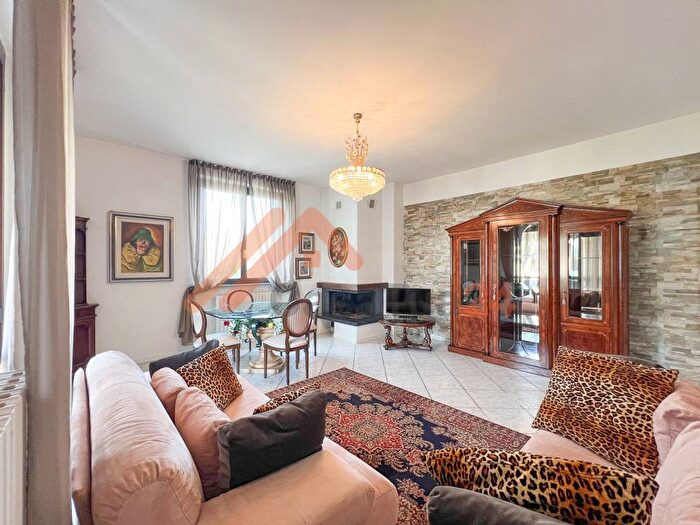 Appartamento con 5 locali in affitto in Via Tolmezzo, Meda