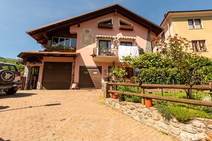 Casa con 7 locali in vendita in Via Martoglio, Coazze
