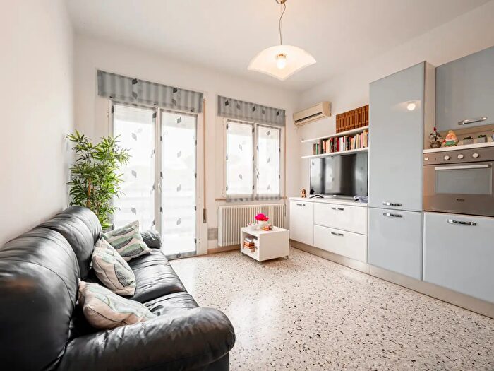 Appartamento trilocale in vendita in Viale Italia, Cervia