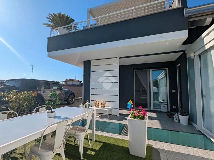Casa con 6 locali in vendita in Via Mincio, Cervia