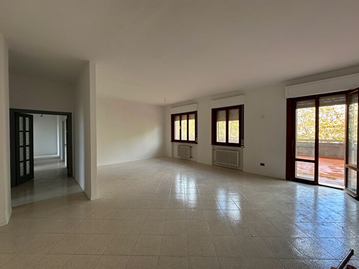 Appartamento con 6 locali in vendita in Cecina