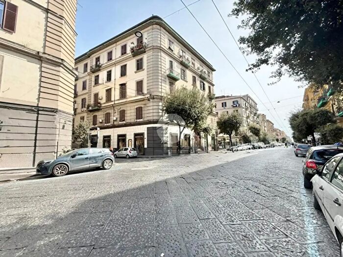 Appartamento trilocale in vendita in Corso Giuseppe Garibaldi, Napoli