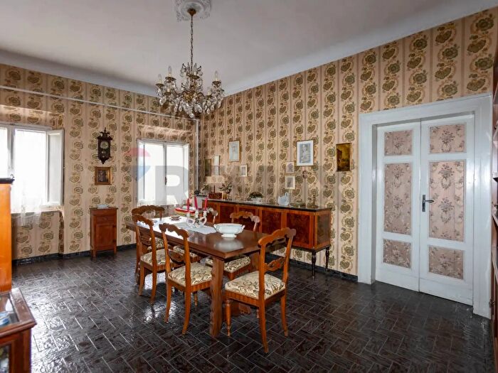 Appartamento con 10 locali in vendita in Via Nazario Sauro, Jesi