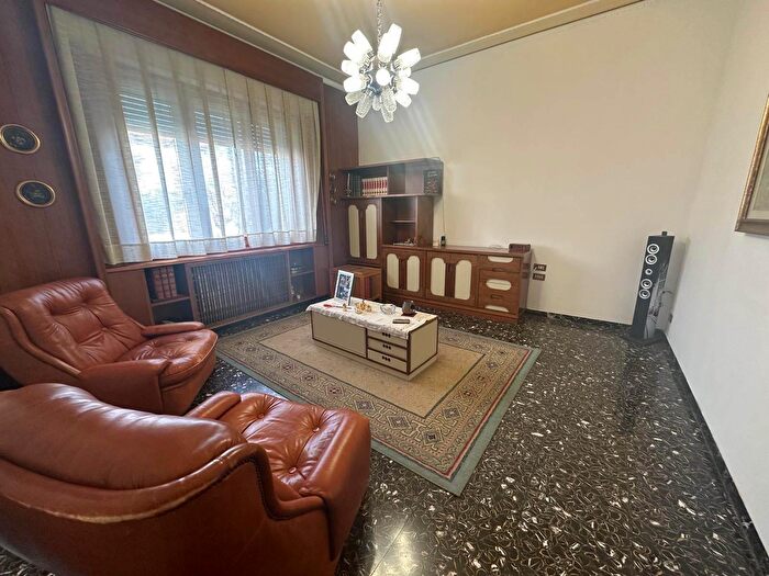 Casa con 10 locali in vendita in Via di Prato, Calenzano