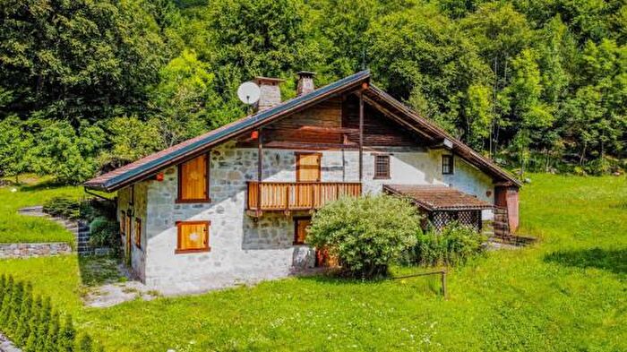 Casa con 5 locali in vendita in Via dei Forti, Valdaone