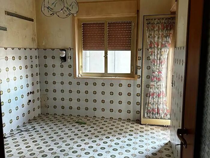 Appartamento con 6 locali in vendita in Via Riccardo da Lentini, Lentini