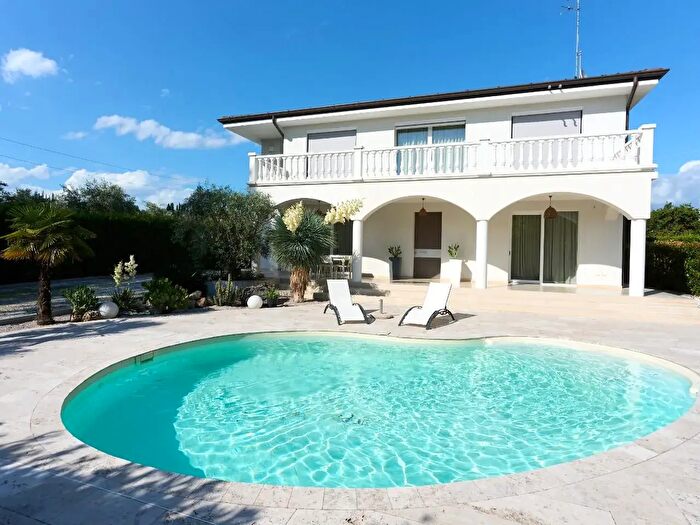Casa con 7 locali in vendita in Fucecchio