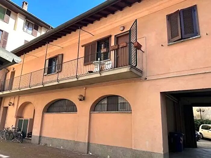 Appartamento trilocale in affitto in Via Cadorna, Como