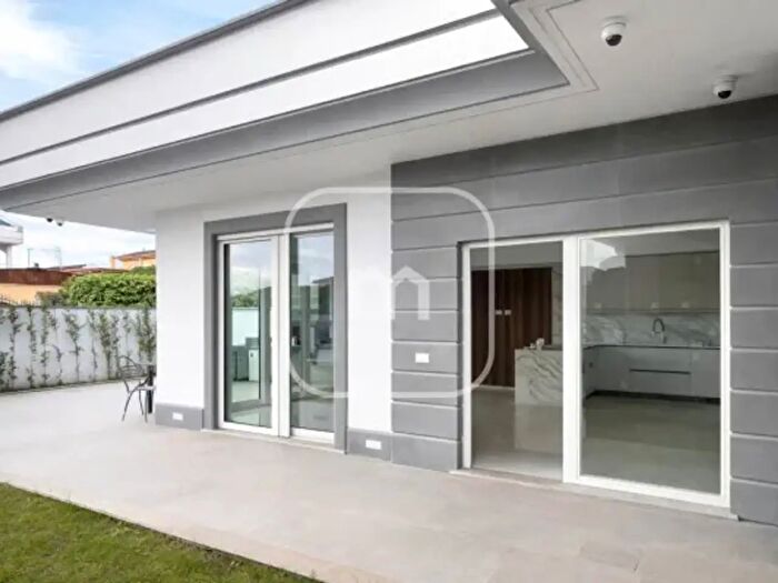 Casa con 6 locali in vendita in Via Bronte, Roma