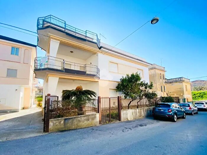 Appartamento quadrilocale in vendita in Via Dottor Antonio Valenza, Fuscaldo