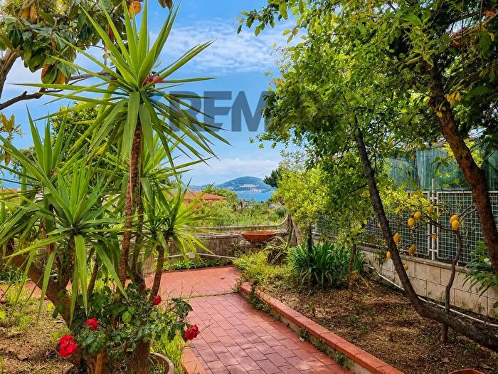 Casa con 10 locali in vendita in Via Marco Tullio Cicerone, Formia
