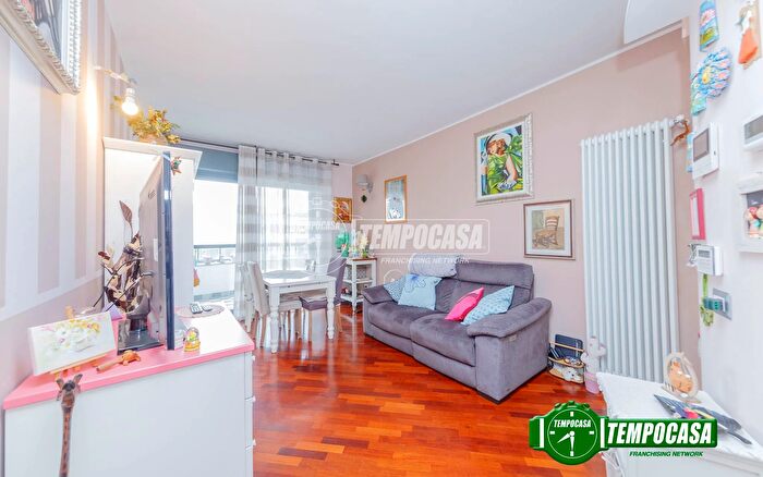 Appartamento trilocale in vendita in Via Pisacane, Pero