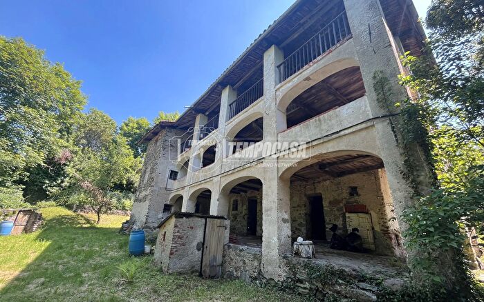 Casa quadrilocale in vendita in Frazione Gauna Vitto Ema, Val di Chy