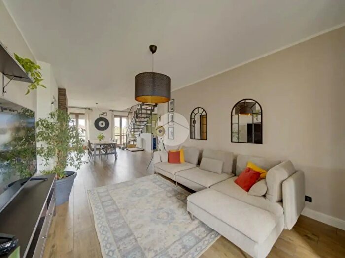 Appartamento con 8 locali in vendita in Via Marco Polo, Piossasco