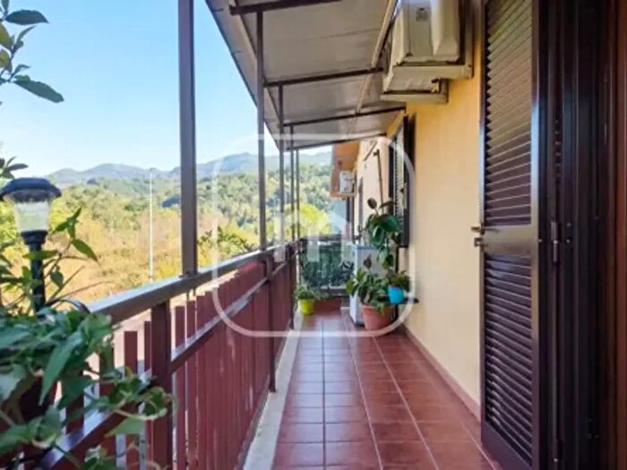 Appartamento trilocale in vendita in Via Montalbano Elicona, Roma