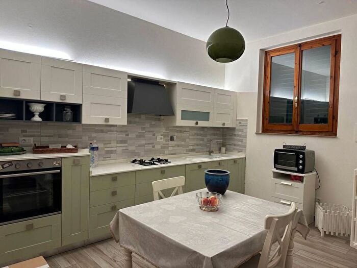 Casa quadrilocale in affitto in Centro, Signa