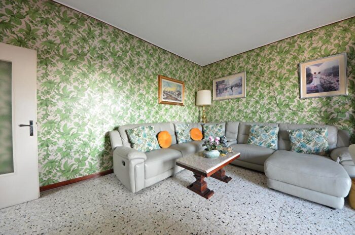 Appartamento trilocale in vendita in Via Montello, Cambiago