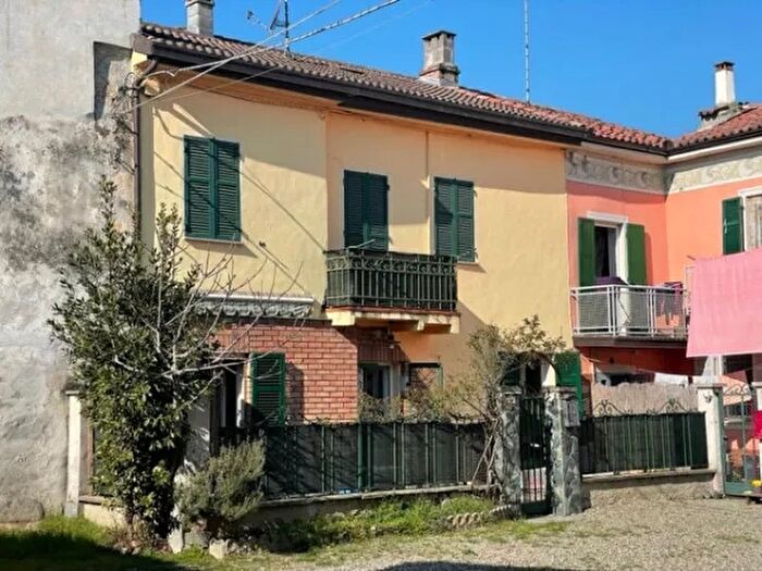 Casa con 5 locali in vendita in Frugarolo