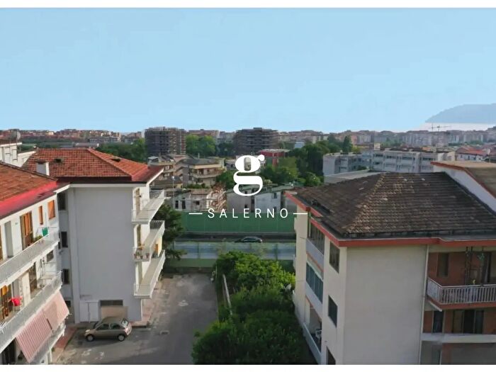 Appartamento bilocale in vendita in Via Moscani, Salerno